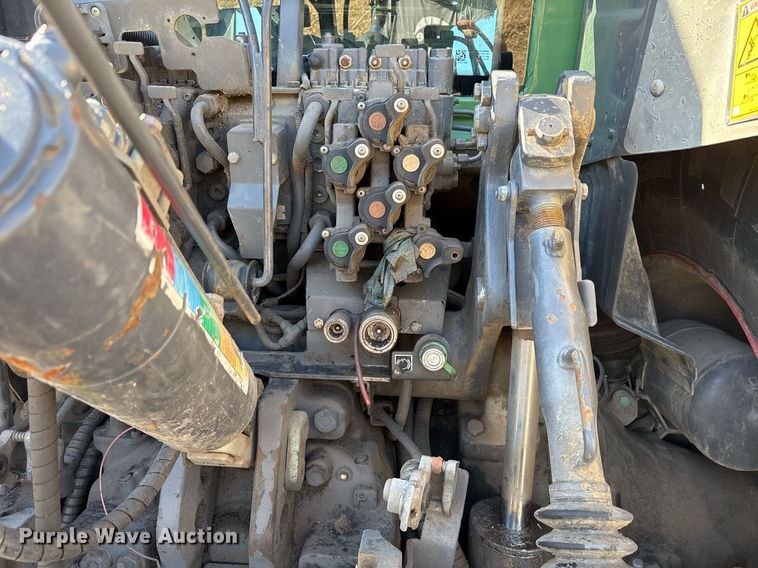 image for item EY9887 2013 Fendt 828 Vario MFWD tractor