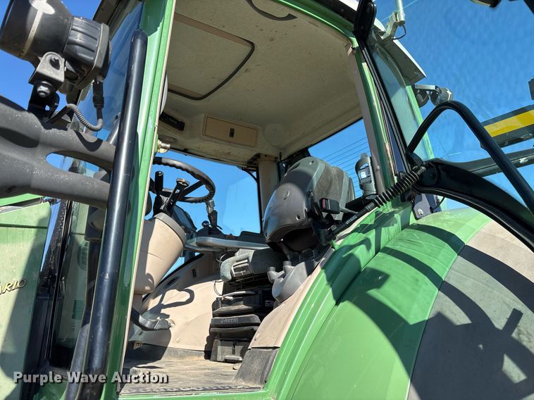 image for item EY9887 2013 Fendt 828 Vario MFWD tractor