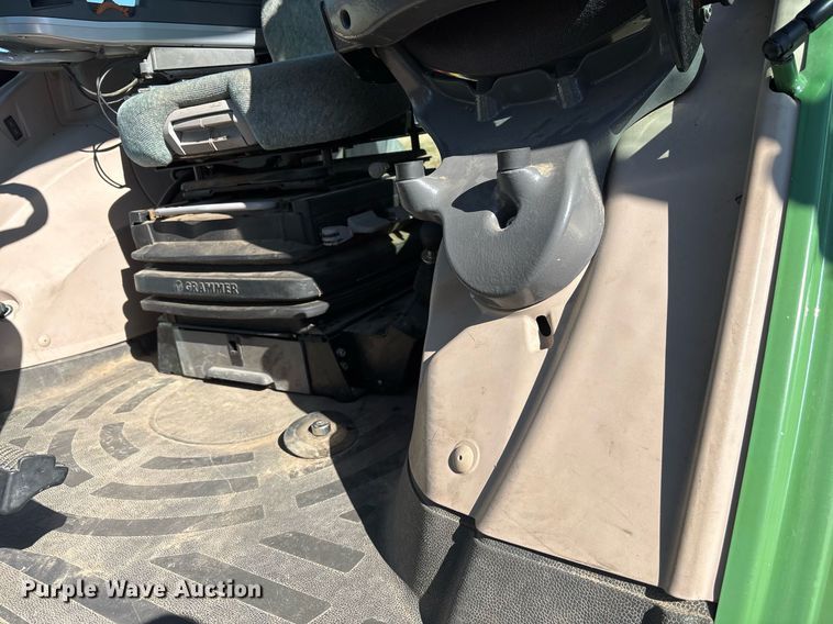 image for item EY9887 2013 Fendt 828 Vario MFWD tractor