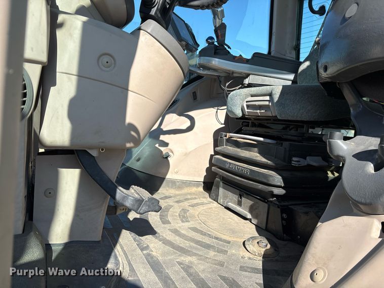 image for item EY9887 2013 Fendt 828 Vario MFWD tractor