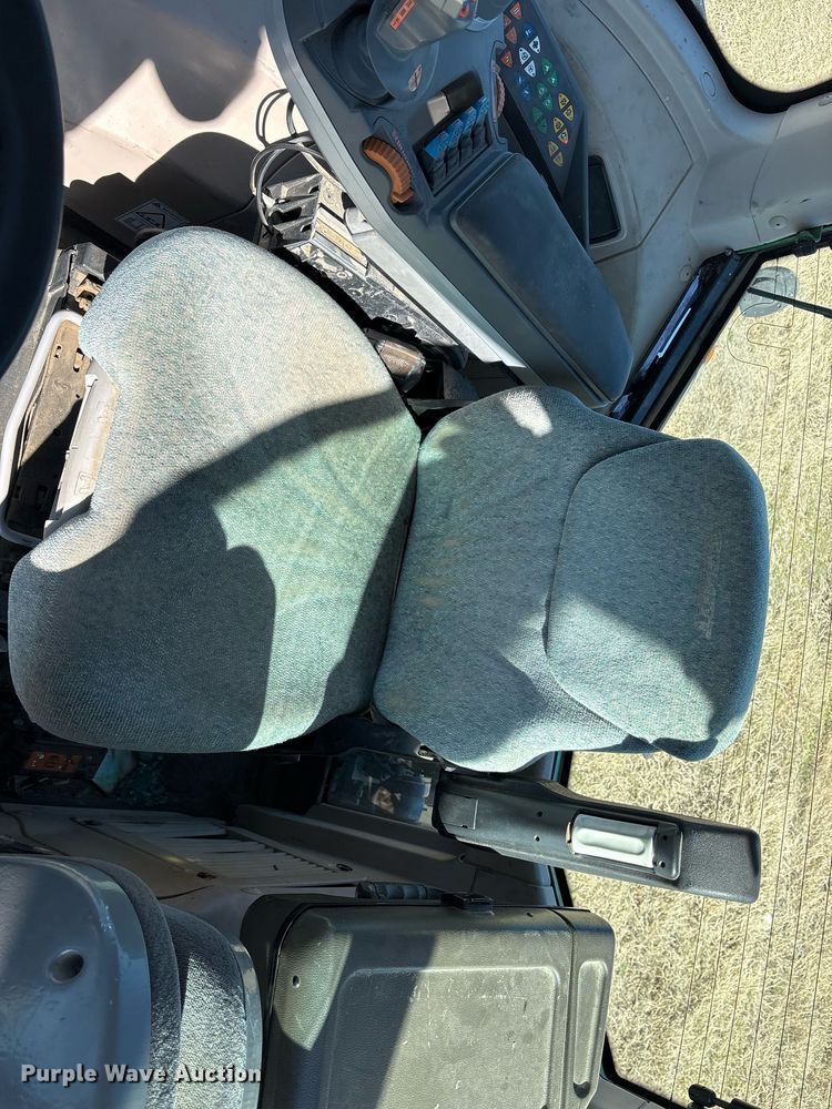 image for item EY9887 2013 Fendt 828 Vario MFWD tractor