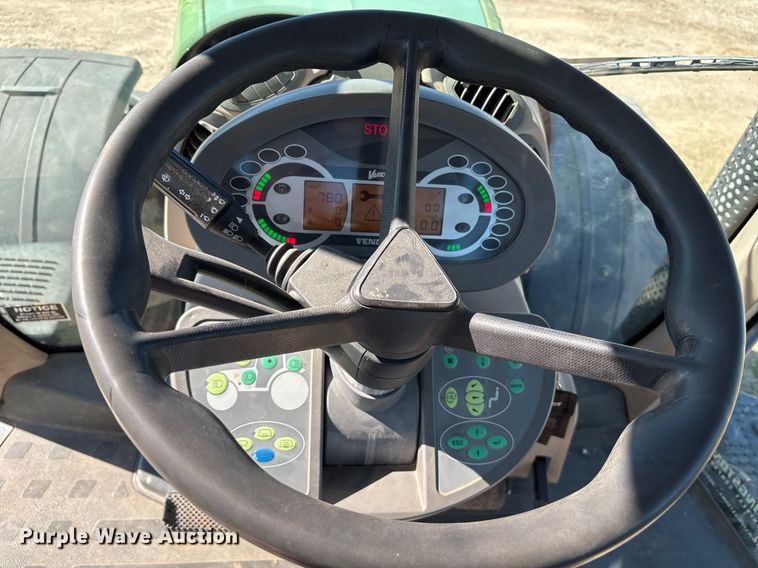 image for item EY9887 2013 Fendt 828 Vario MFWD tractor