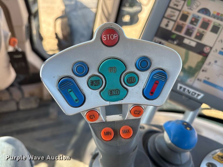 image for item EY9887 2013 Fendt 828 Vario MFWD tractor