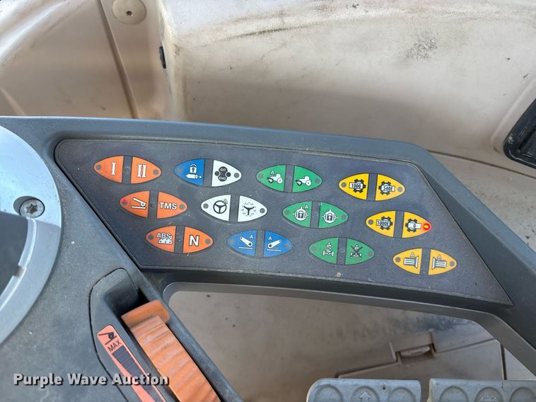 image for item EY9887 2013 Fendt 828 Vario MFWD tractor