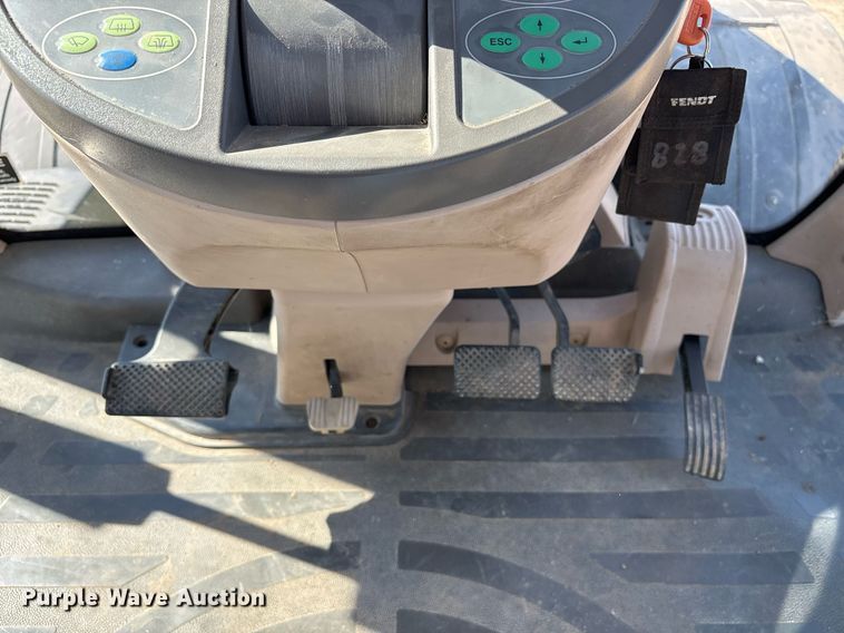 image for item EY9887 2013 Fendt 828 Vario MFWD tractor