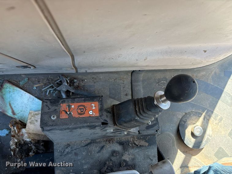 image for item EY9887 2013 Fendt 828 Vario MFWD tractor