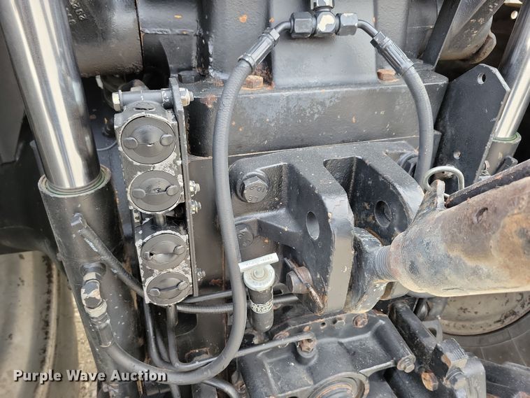 image for item NB9870 1992 Case 7150 Magnum MFWD tractor