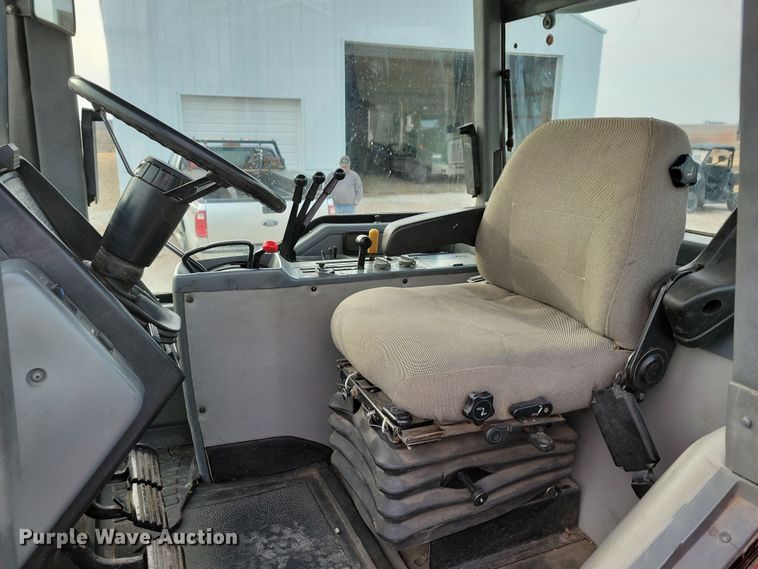 image for item NB9870 1992 Case 7150 Magnum MFWD tractor