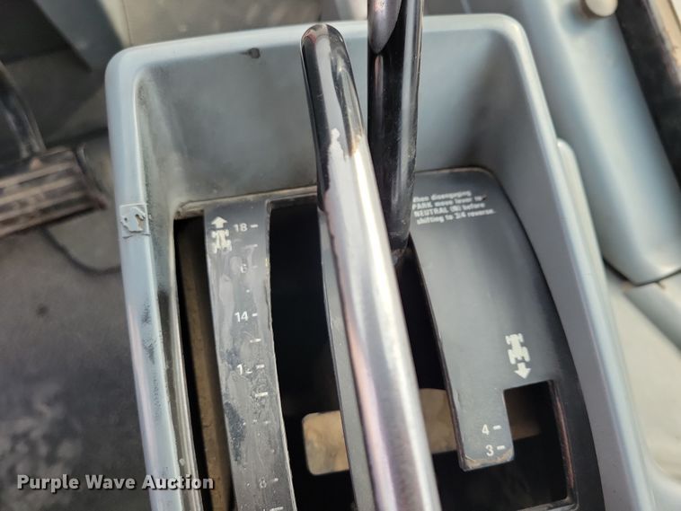 image for item NB9870 1992 Case 7150 Magnum MFWD tractor