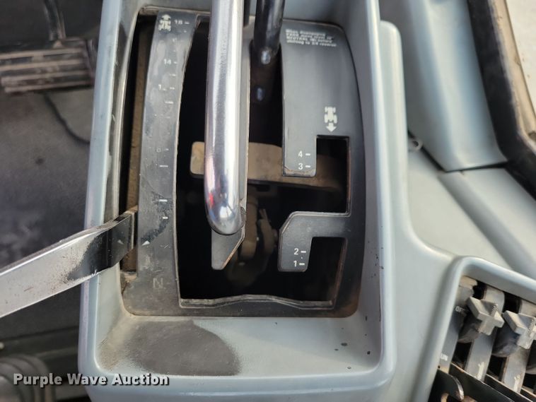 image for item NB9870 1992 Case 7150 Magnum MFWD tractor