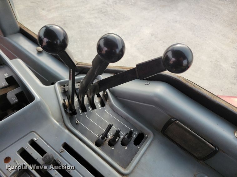 image for item NB9870 1992 Case 7150 Magnum MFWD tractor