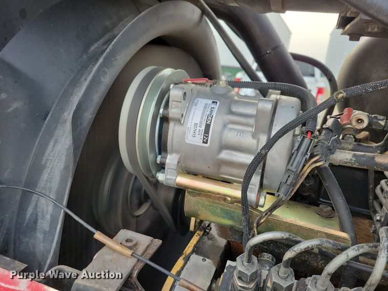 image for item NB9870 1992 Case 7150 Magnum MFWD tractor