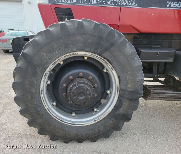 image for item NB9870 1992 Case 7150 Magnum MFWD tractor