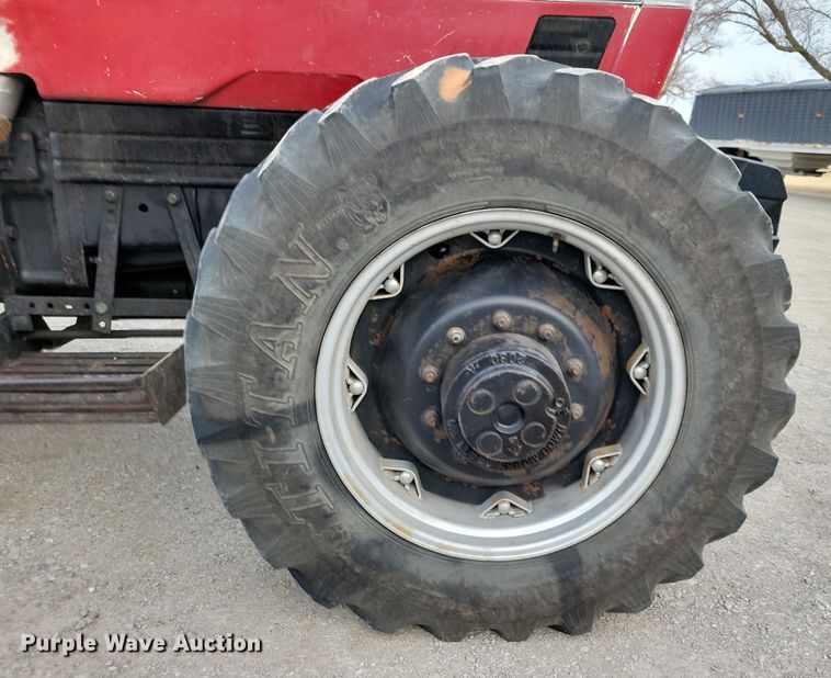 image for item NB9870 1992 Case 7150 Magnum MFWD tractor