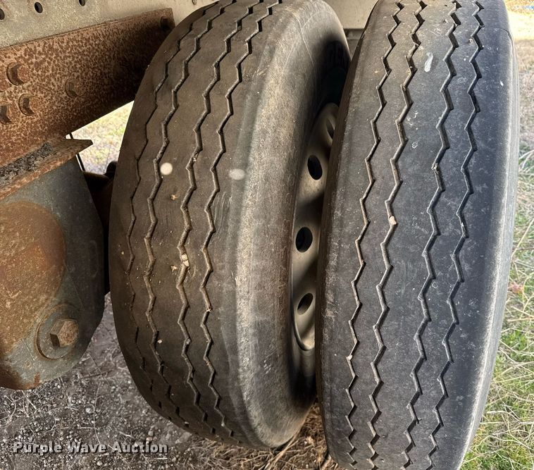 image for item NN9692 2008 Timpte grain trailer