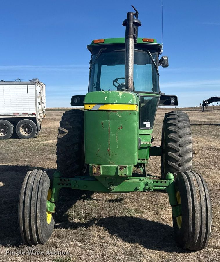 image for item NN9697 1975 John Deere 4630 tractor