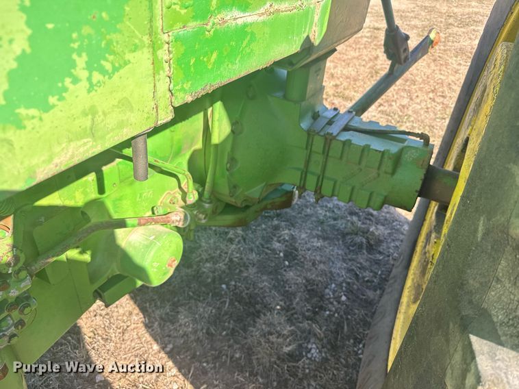 image for item NN9697 1975 John Deere 4630 tractor