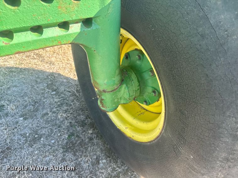 image for item NN9697 1975 John Deere 4630 tractor