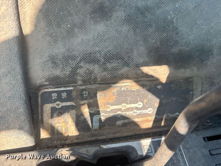 image for item NN9697 1975 John Deere 4630 tractor