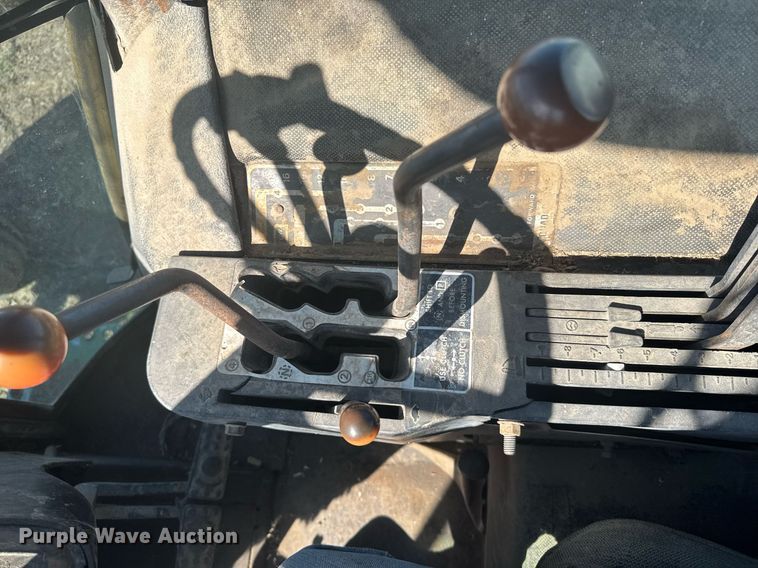 image for item NN9697 1975 John Deere 4630 tractor