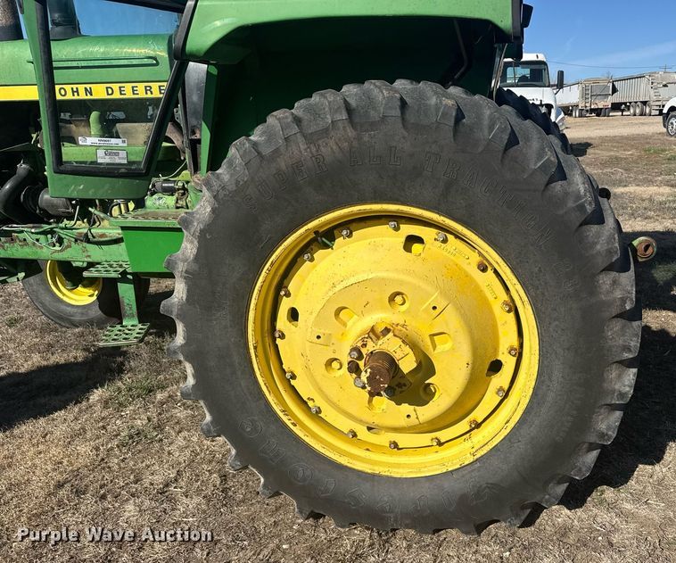 image for item NN9697 1975 John Deere 4630 tractor