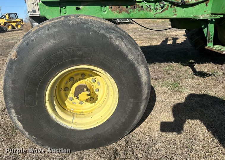 image for item NN9697 1975 John Deere 4630 tractor