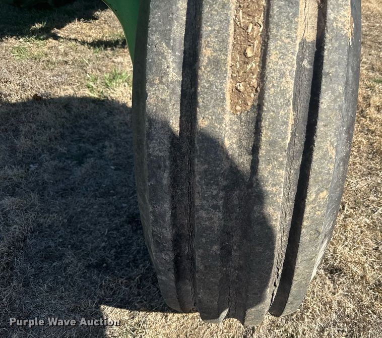 image for item NN9697 1975 John Deere 4630 tractor