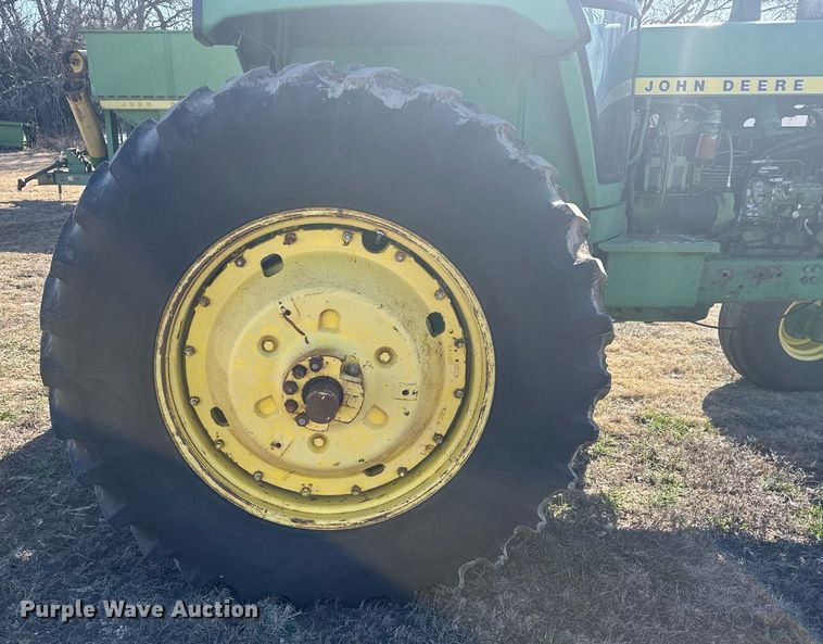 image for item NN9697 1975 John Deere 4630 tractor