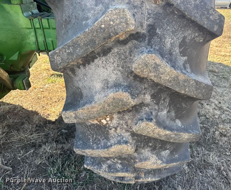 image for item NN9697 1975 John Deere 4630 tractor