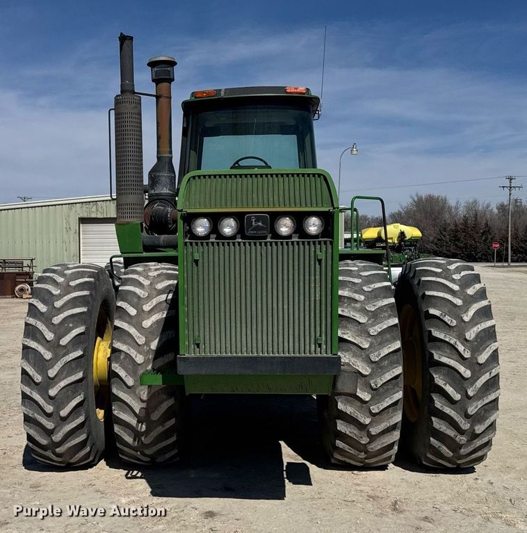 image for item NN9699 1991 John Deere 8760 4WD tractor