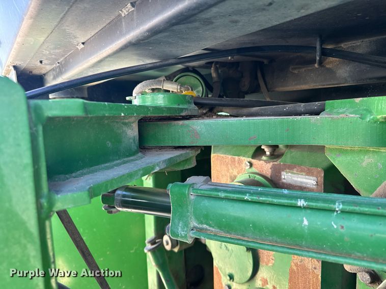 image for item NN9699 1991 John Deere 8760 4WD tractor