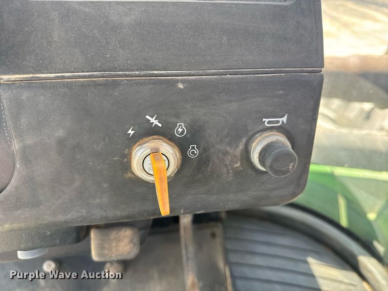 image for item NN9699 1991 John Deere 8760 4WD tractor