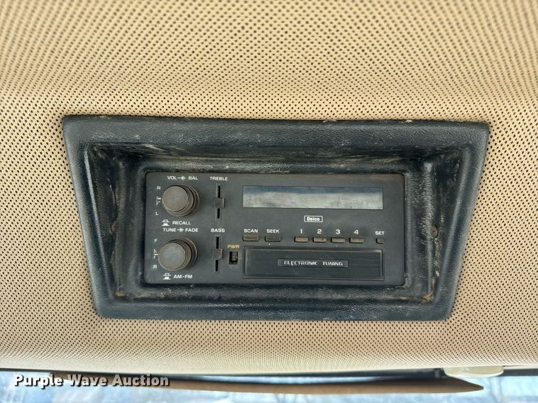 image for item NN9699 1991 John Deere 8760 4WD tractor