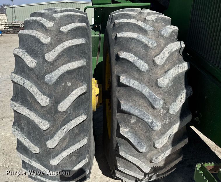 image for item NN9699 1991 John Deere 8760 4WD tractor