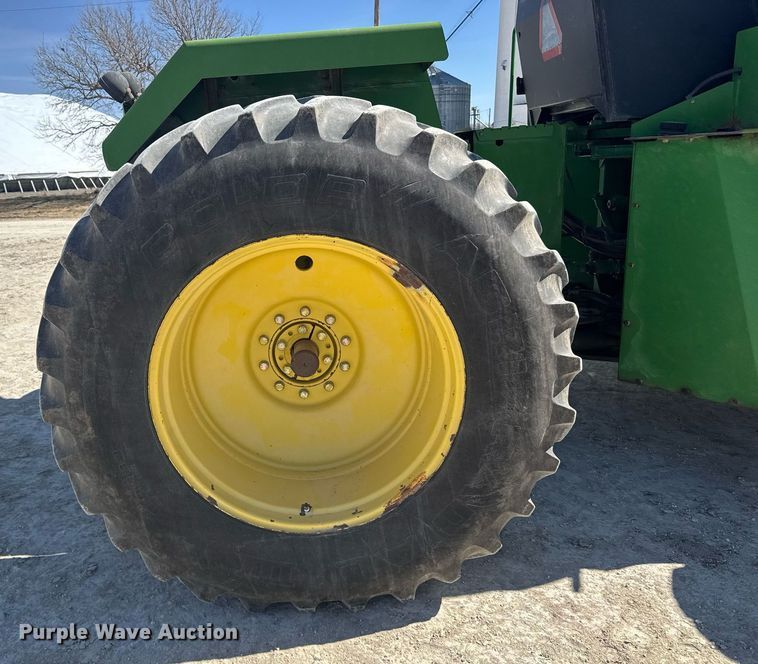 image for item NN9699 1991 John Deere 8760 4WD tractor