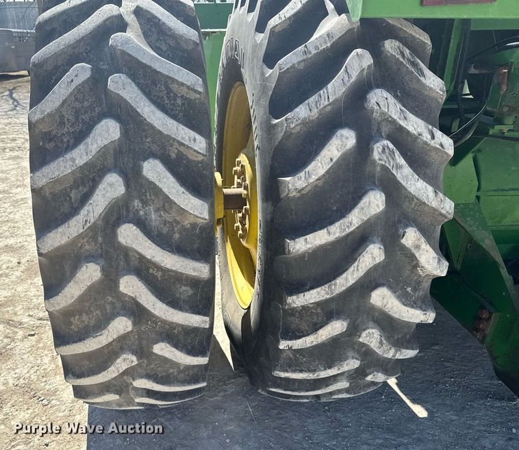 image for item NN9699 1991 John Deere 8760 4WD tractor