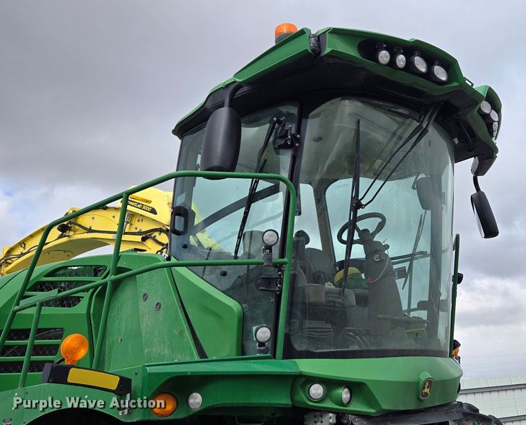 image for item YA0355 2019 John Deere 9800i forage harvester