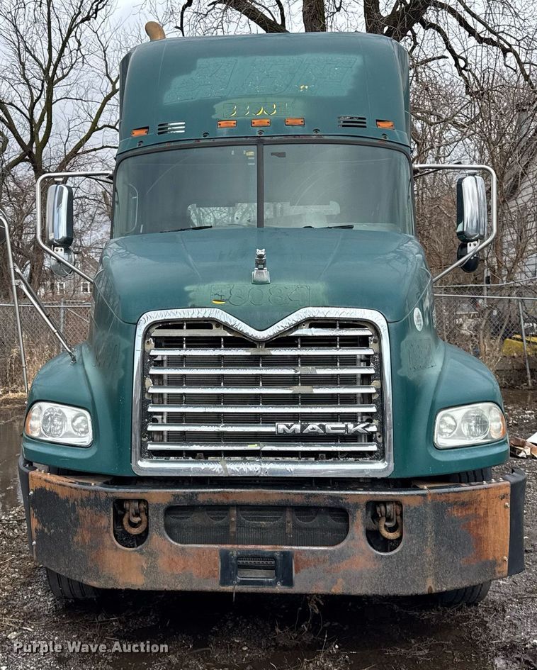 image for item DH9780 2009 Mack CXU612 semi truck