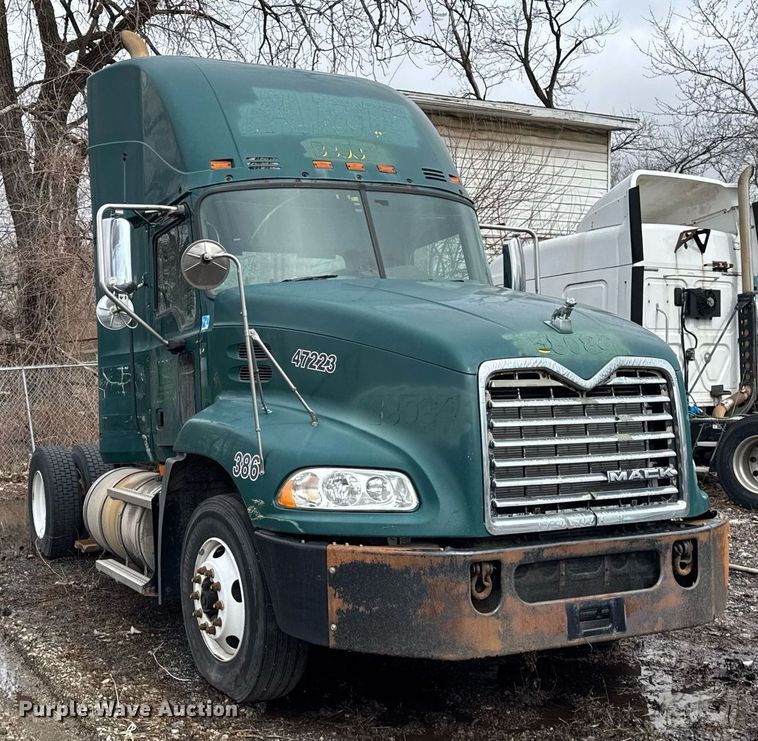 image for item DH9780 2009 Mack CXU612 semi truck