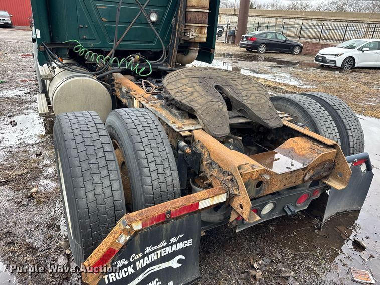 image for item DH9780 2009 Mack CXU612 semi truck