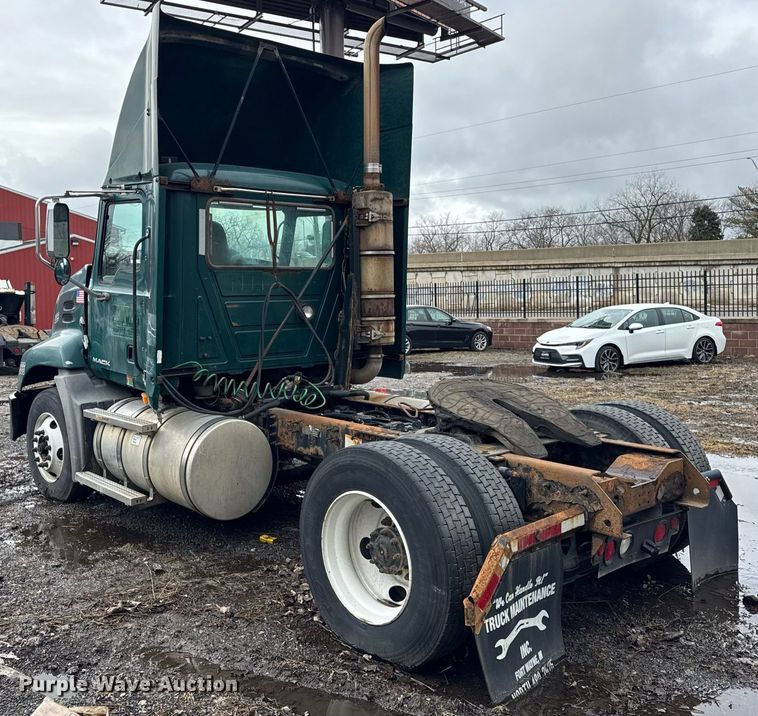 image for item DH9780 2009 Mack CXU612 semi truck