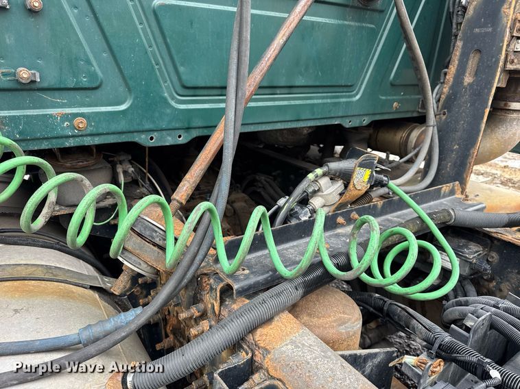 image for item DH9780 2009 Mack CXU612 semi truck