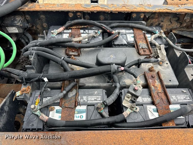 image for item DH9780 2009 Mack CXU612 semi truck