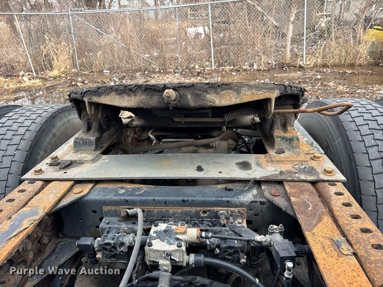 image for item DH9780 2009 Mack CXU612 semi truck