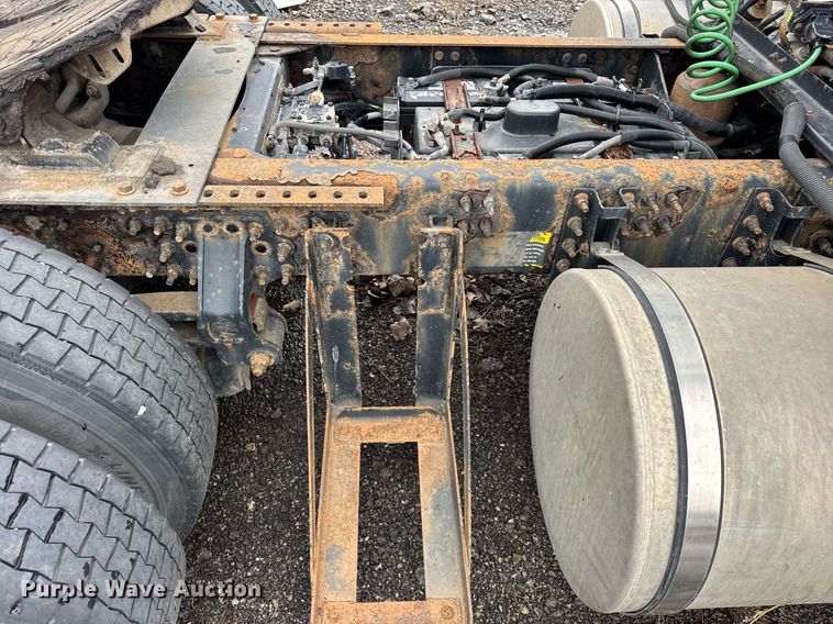 image for item DH9780 2009 Mack CXU612 semi truck