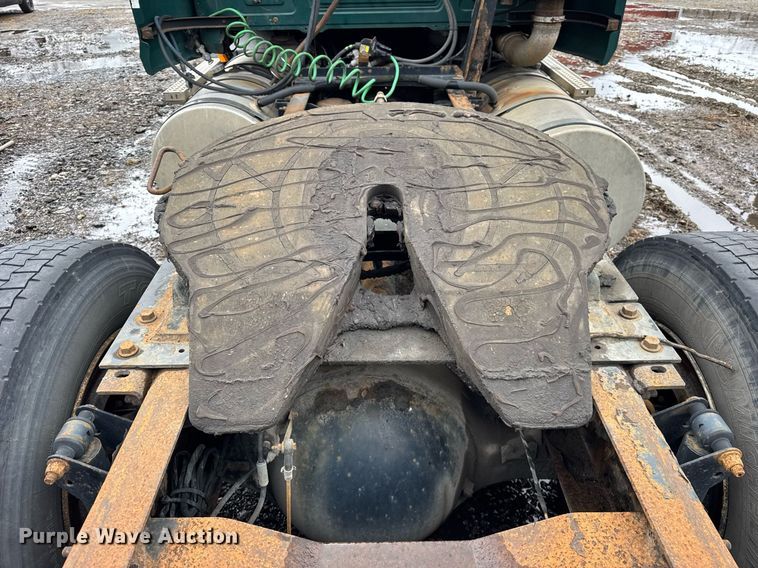 image for item DH9780 2009 Mack CXU612 semi truck