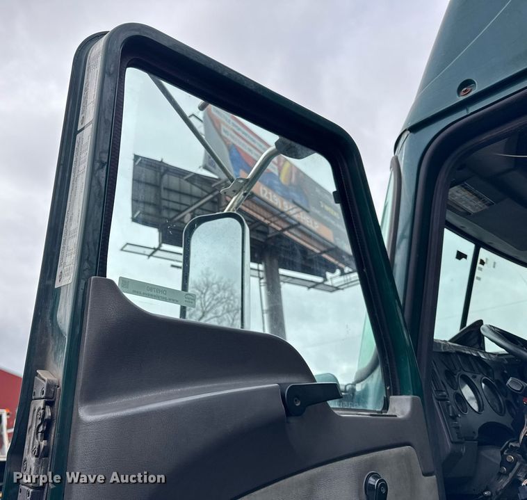 image for item DH9780 2009 Mack CXU612 semi truck