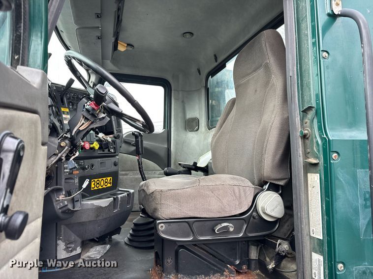 image for item DH9780 2009 Mack CXU612 semi truck