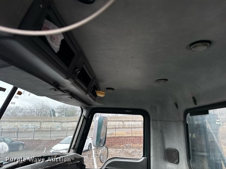 image for item DH9780 2009 Mack CXU612 semi truck