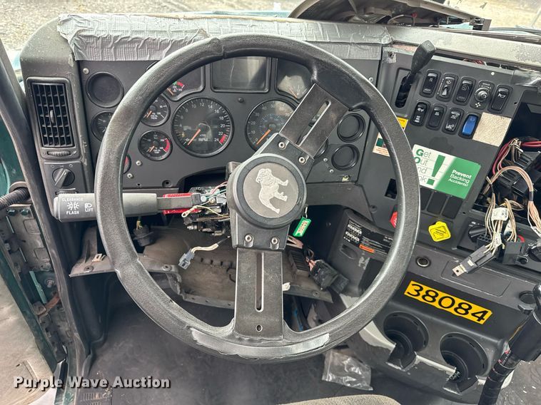 image for item DH9780 2009 Mack CXU612 semi truck